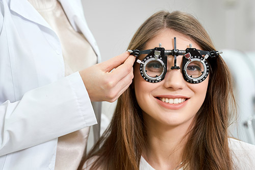 VisualEyes Optometrists - Eye Exam